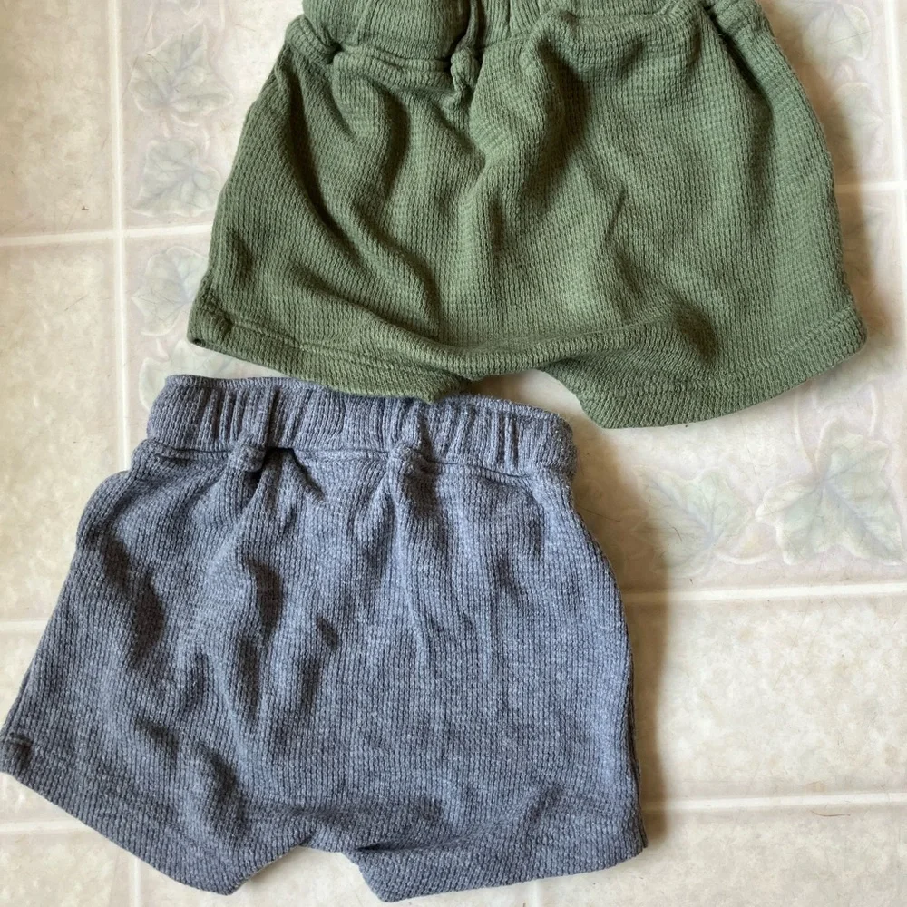 2 pair‎ Old Navy 0-3 month waffle weave elastic waist shorts